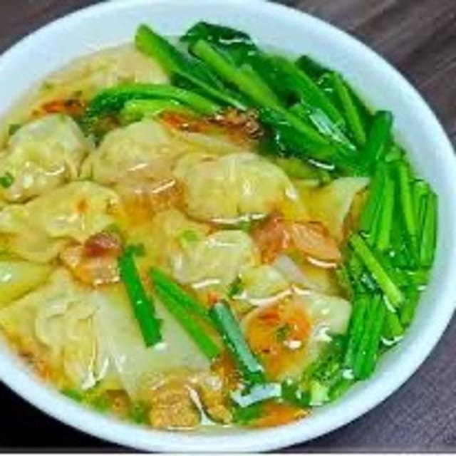 M4 - Mi Hoanh Thanh Wonton Noodle.