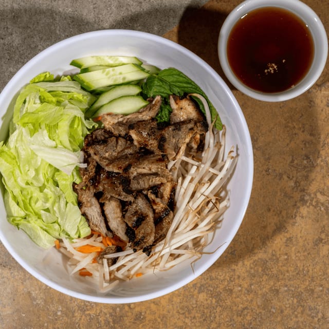 B2- Bun Thit Nurong (Grilled Pork).