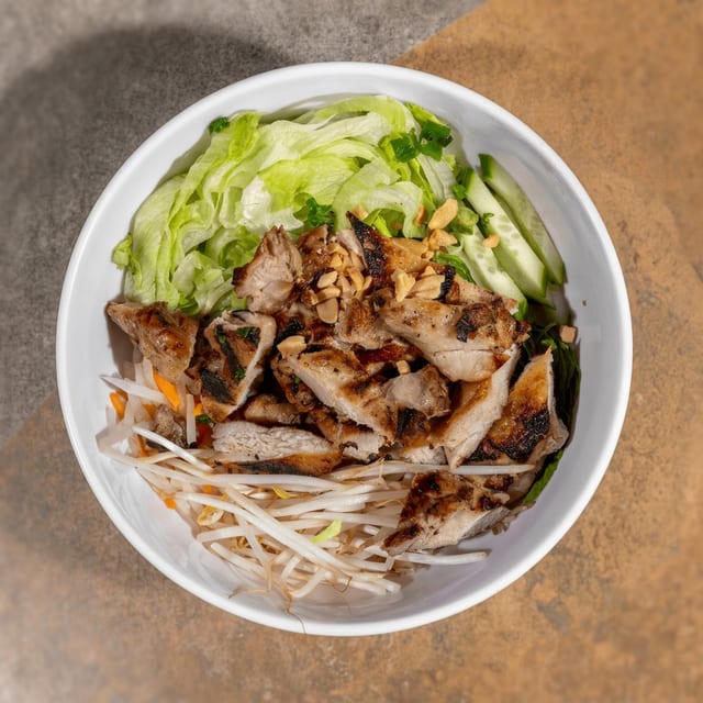 B3- Bun Ga Nuong (Grilled Chicken).